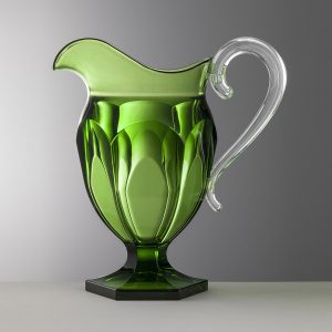 Mario Luca Giusti Roberta brocca in acrilico con manico caraffa verde