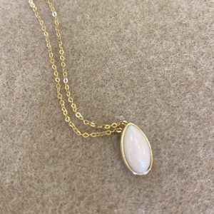 Rajola Collana Lulù con goccia di corallo rosa in oro 18kt