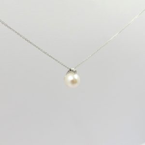 Coscia Collana pendente con catena Perla AK e diamante in oro 18k da 7.5/8mm